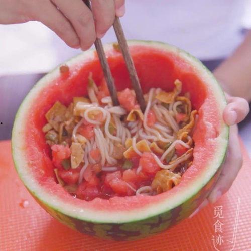 瓜大姐吃螺蛳粉,瓜大姐的螺蛳粉美食之旅