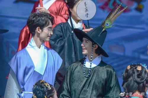 汉服模特吃瓜视频,穿越古今，时尚与幽默的完美融合